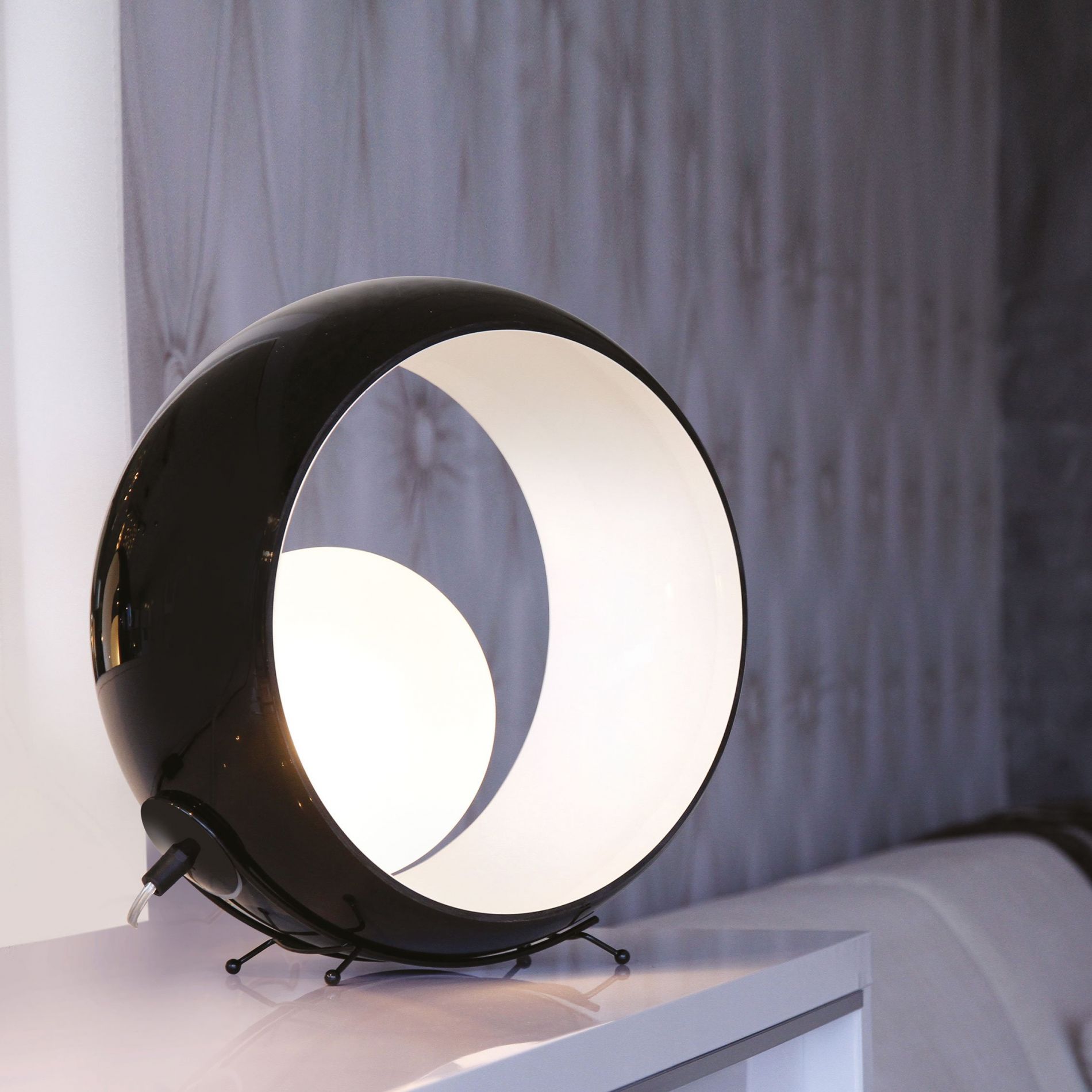 Lampe de table design OKIO noire en verre