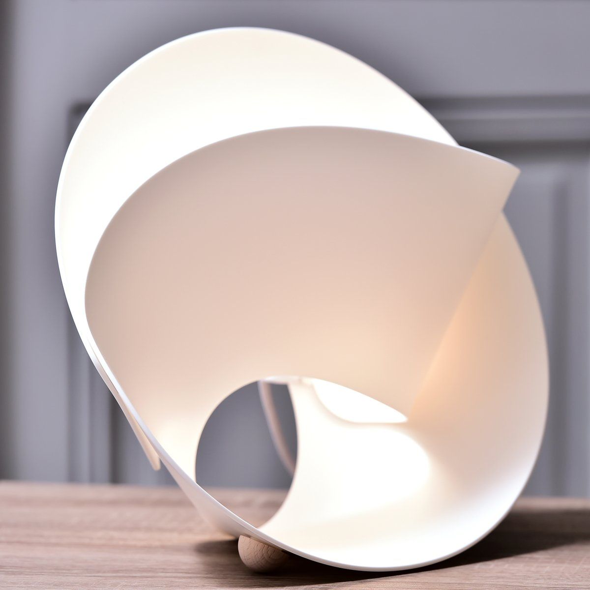 Lampe design TULIP en pierre acrylique blanche