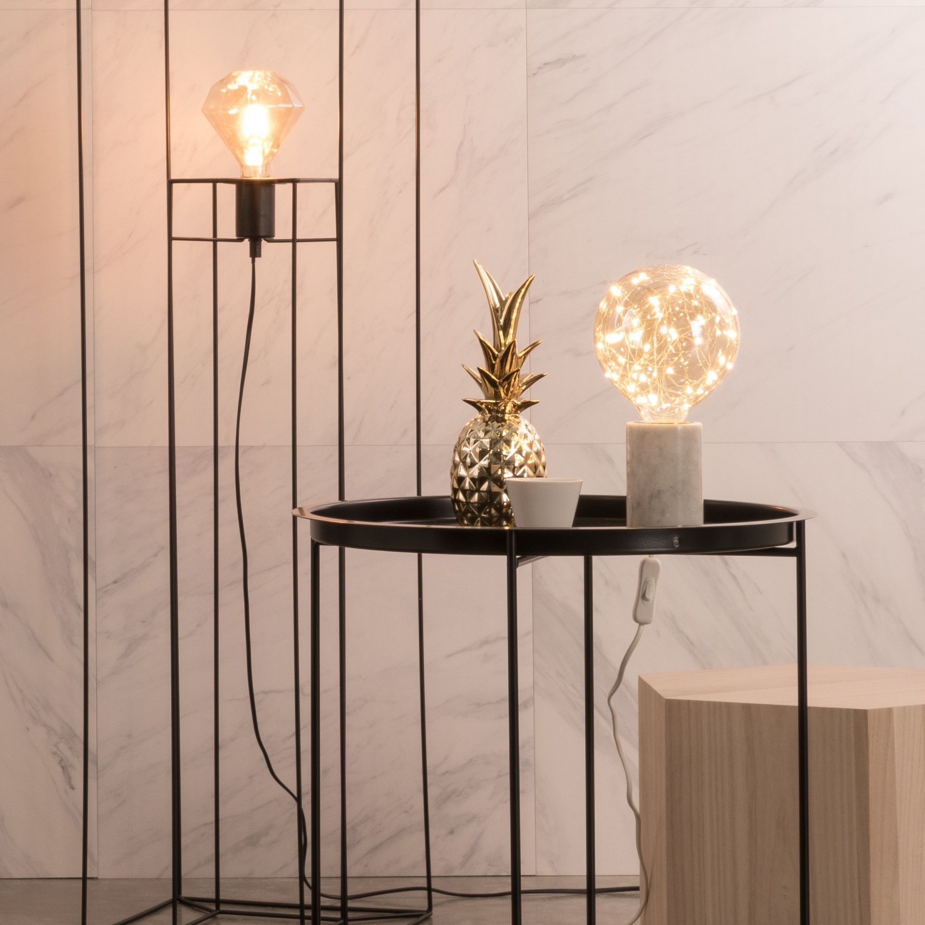 Udveksle padle Tanzania Lampe moderne SIV pied en marbre blanc - Keria et Laurie Lumière