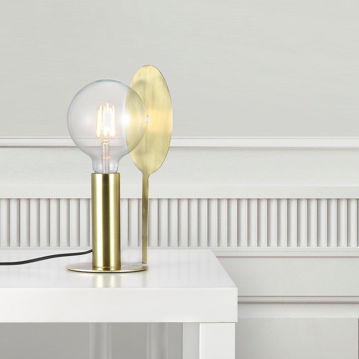 Lampe de table DEAN avec disque en métal doré