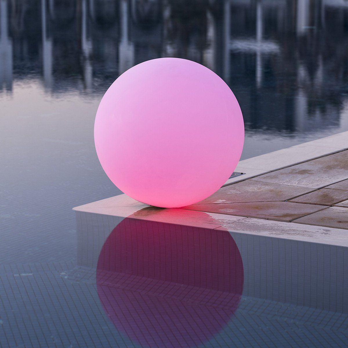 Boule lumineuse BALL (D35cm) en polyéthylène blanc - Keria et Laurie Lumière