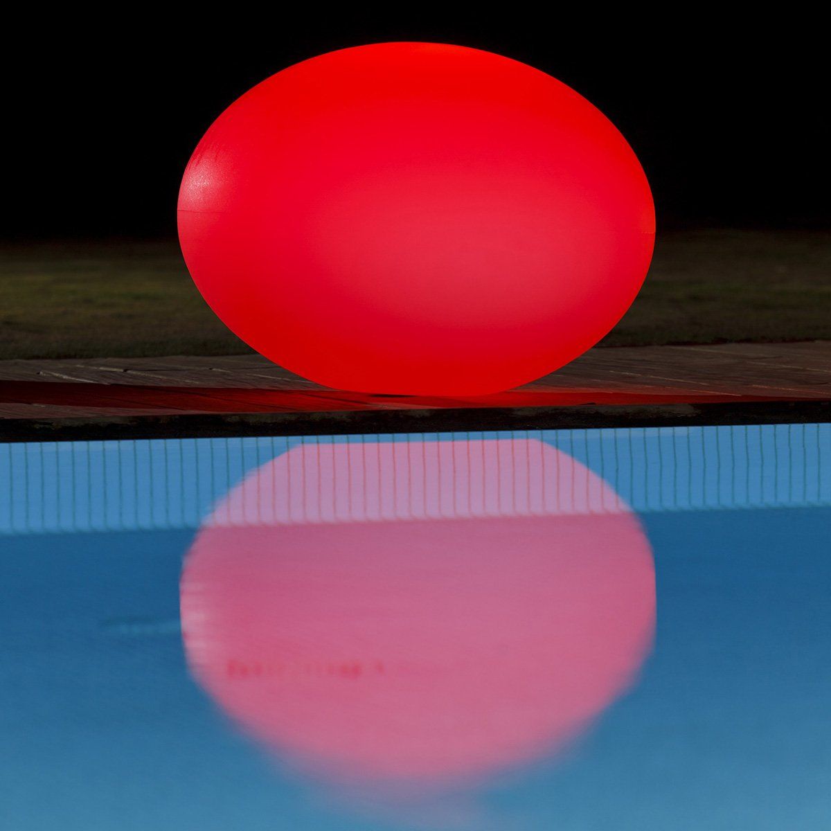 Boule lumineuse FLATBALL (D35cm) en polyéthylène blanc