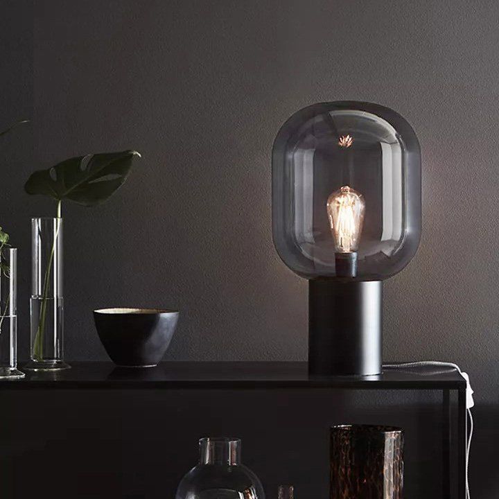 Lampe de table BROOKLYN (H44cm) en métal noir et verre fumé