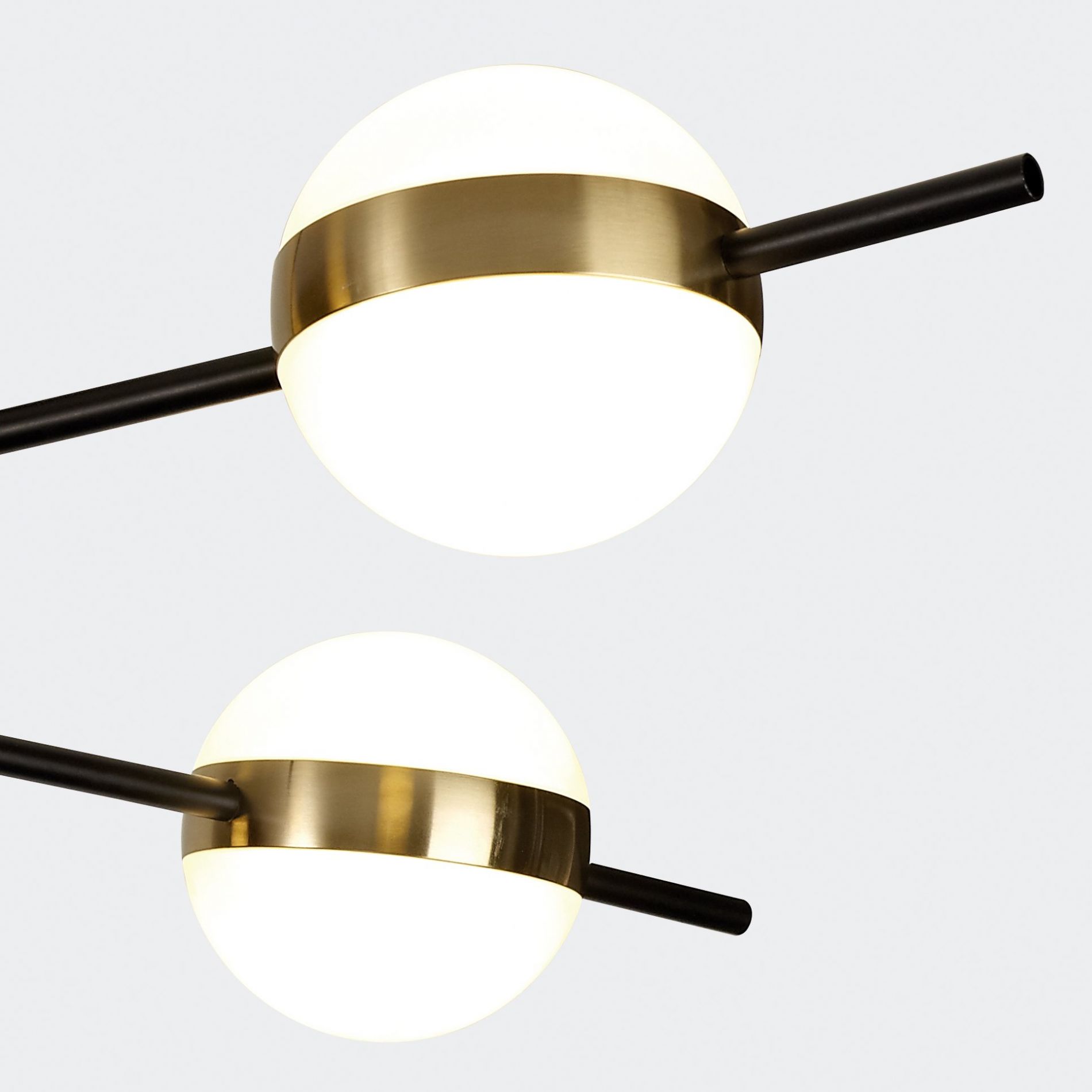 Plafonnier LED CUBA en métal noir et doré et verre opale blanc