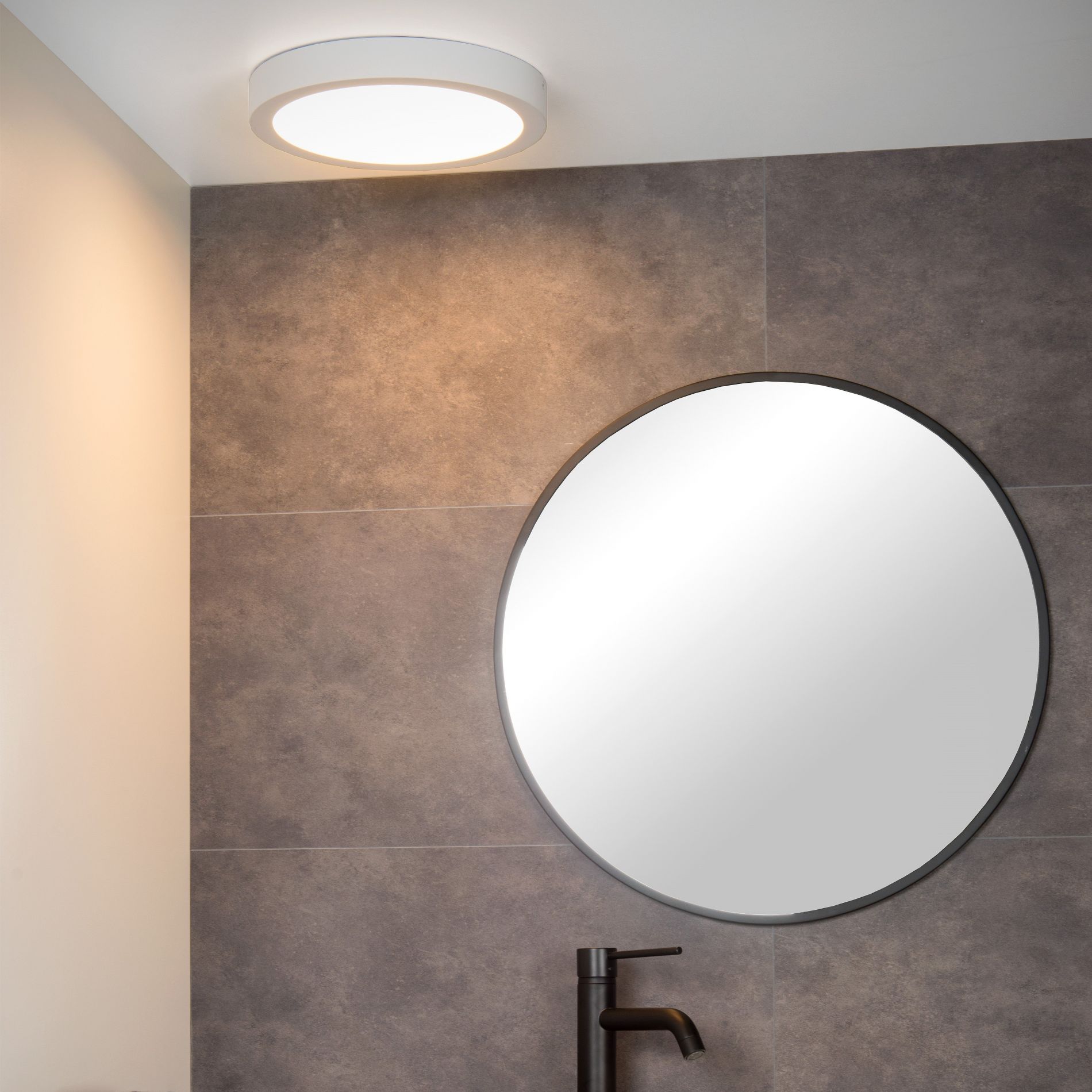 Plafonnier salle de bain LED rond BRICE (D30cm) en aluminium blanc