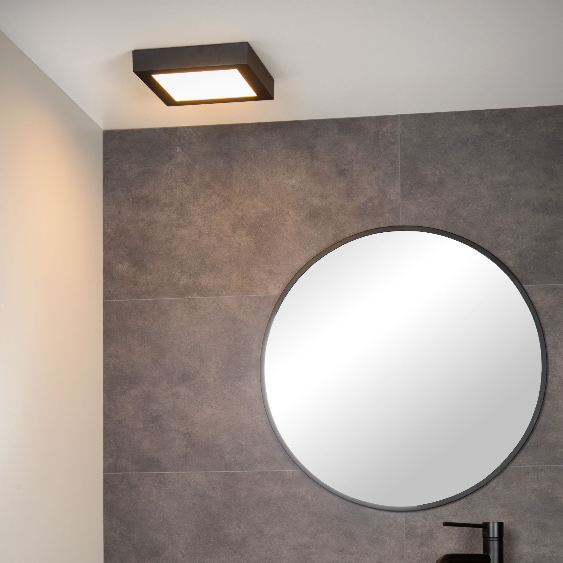 Plafonnier salle de bain LED carré BRICE (H22cm) en aluminium noir