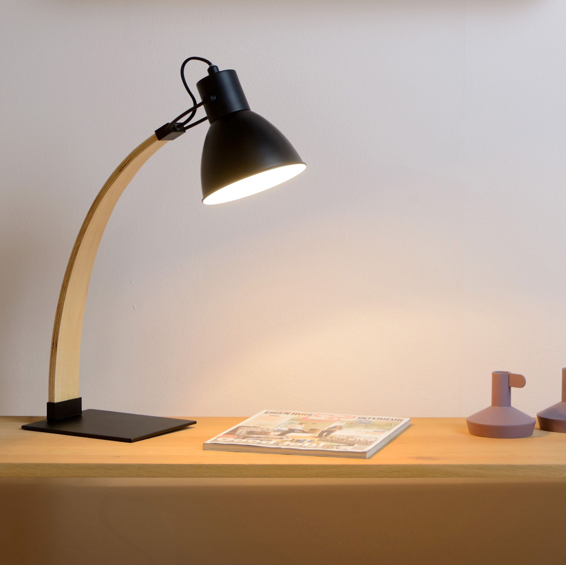 Lampe de bureau CURF en métal couleur bois et noir