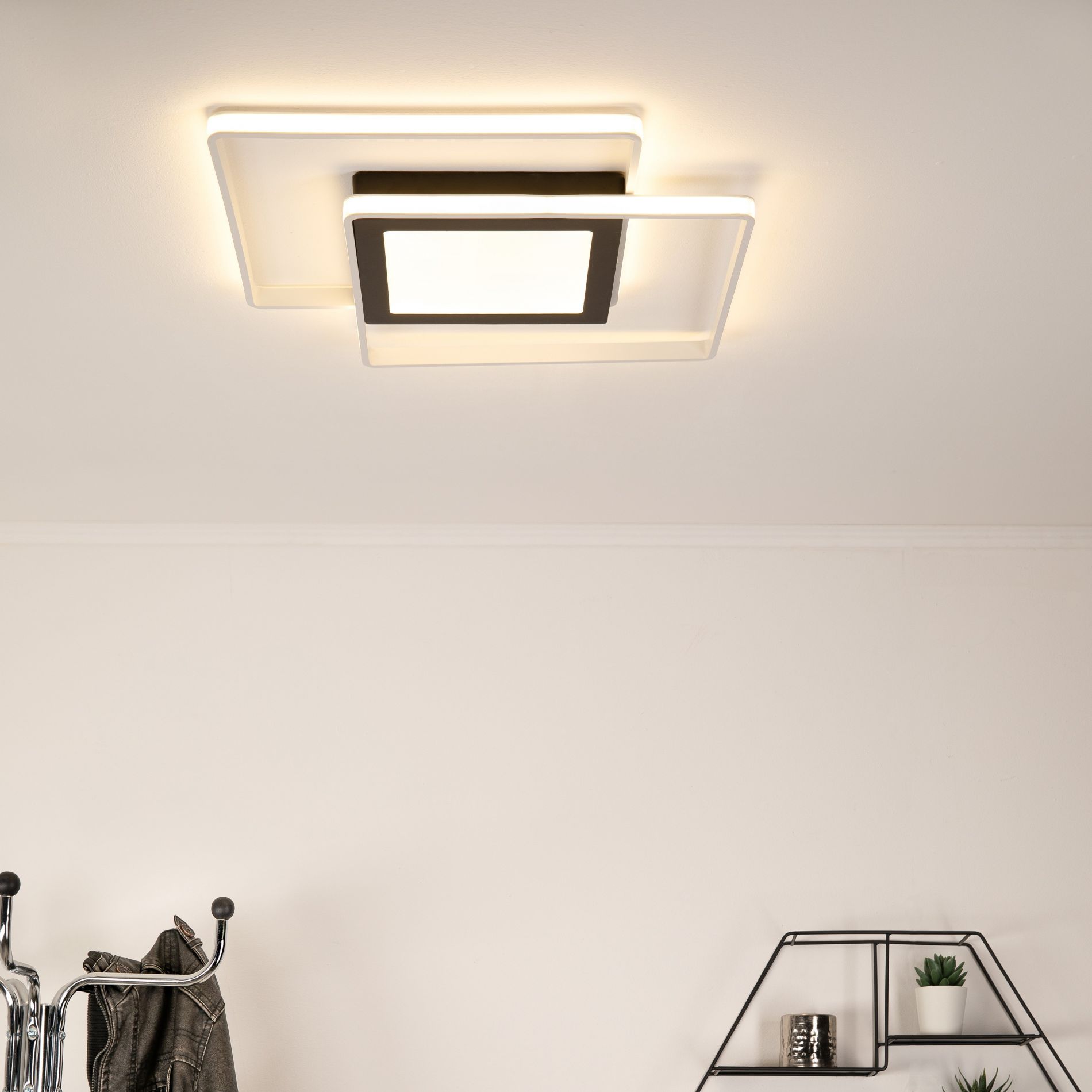 Plafonnier LED LINES carré (40W) en aluminium noir et blanc - Keria et  Laurie Lumière