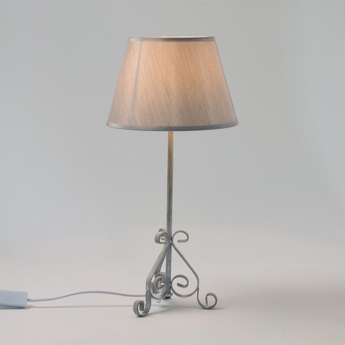 Lampe de table ADELAIDE blanche en métal