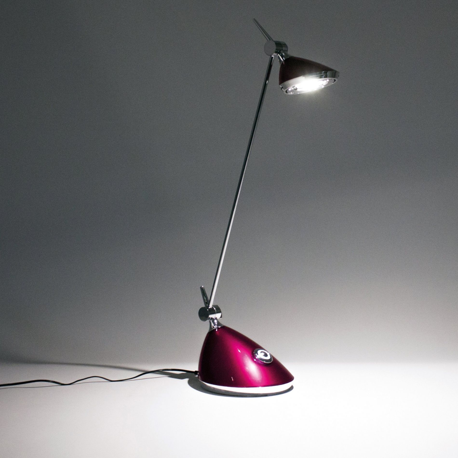 Lampe de bureau LED TIA rose en PVC
