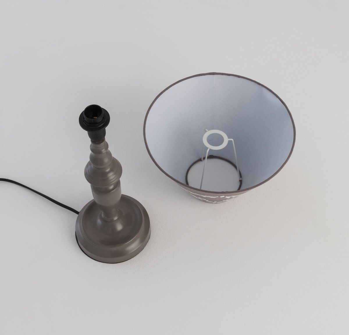 Lampe LEONTINE taupe en métal et coton