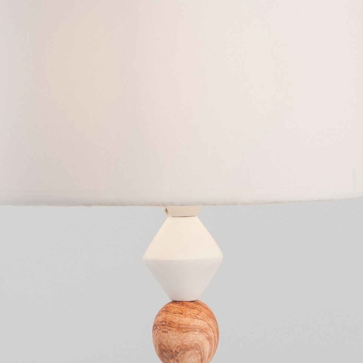 Lampe FRENE blanche en céramique et tissu