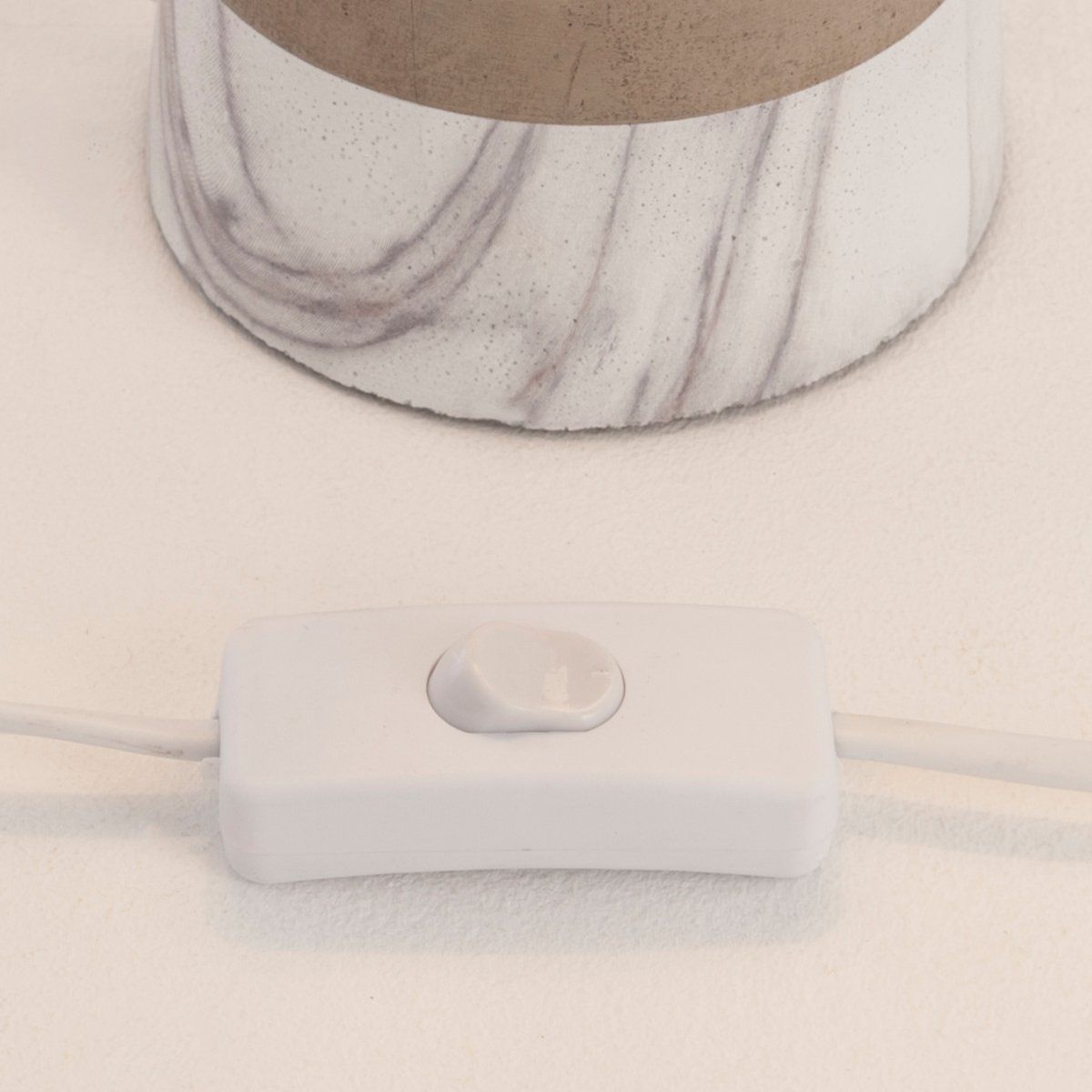 Lampe CHARDON blanche et grise en béton et tissu