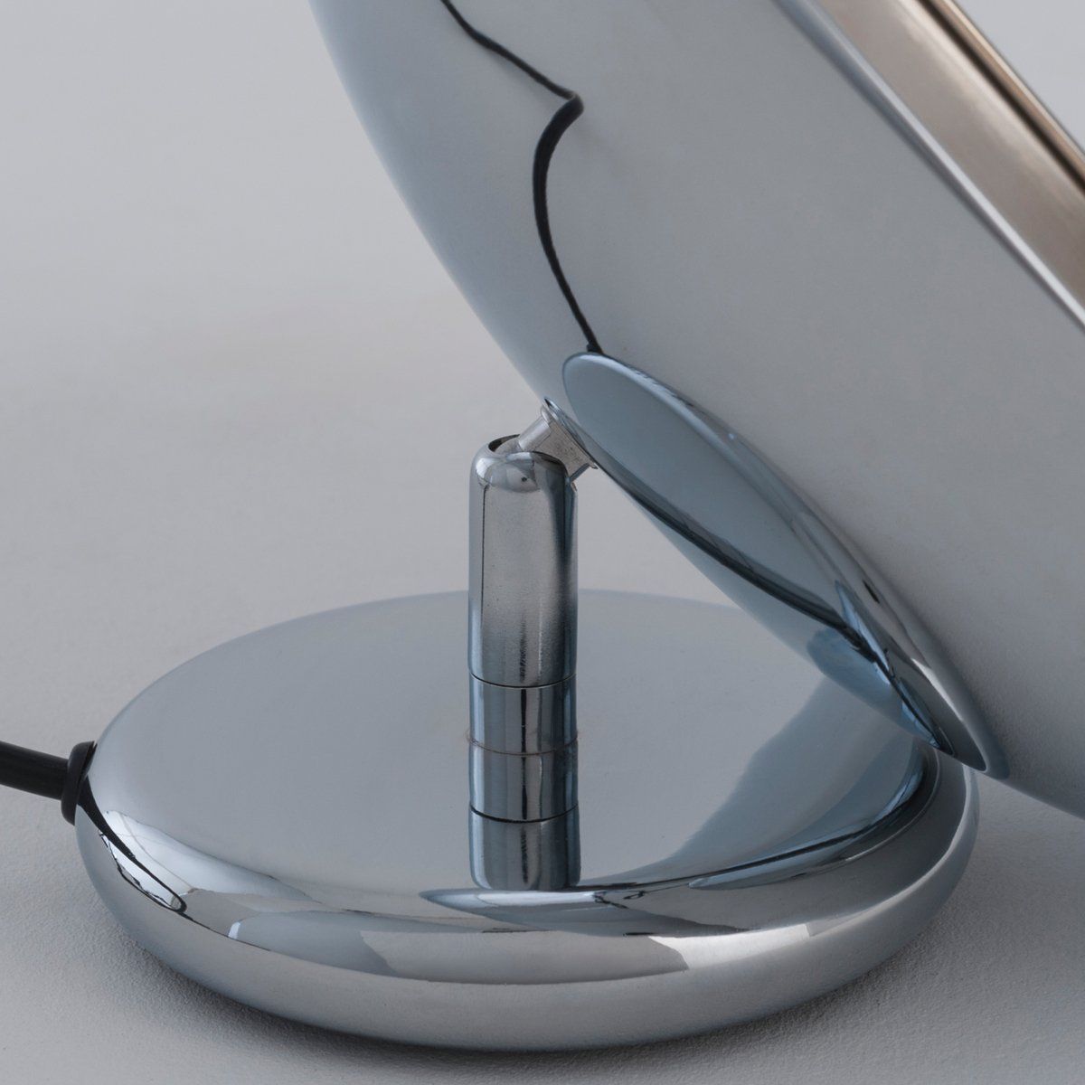 Lampe VASQUE à variateur argentée en métal et verre