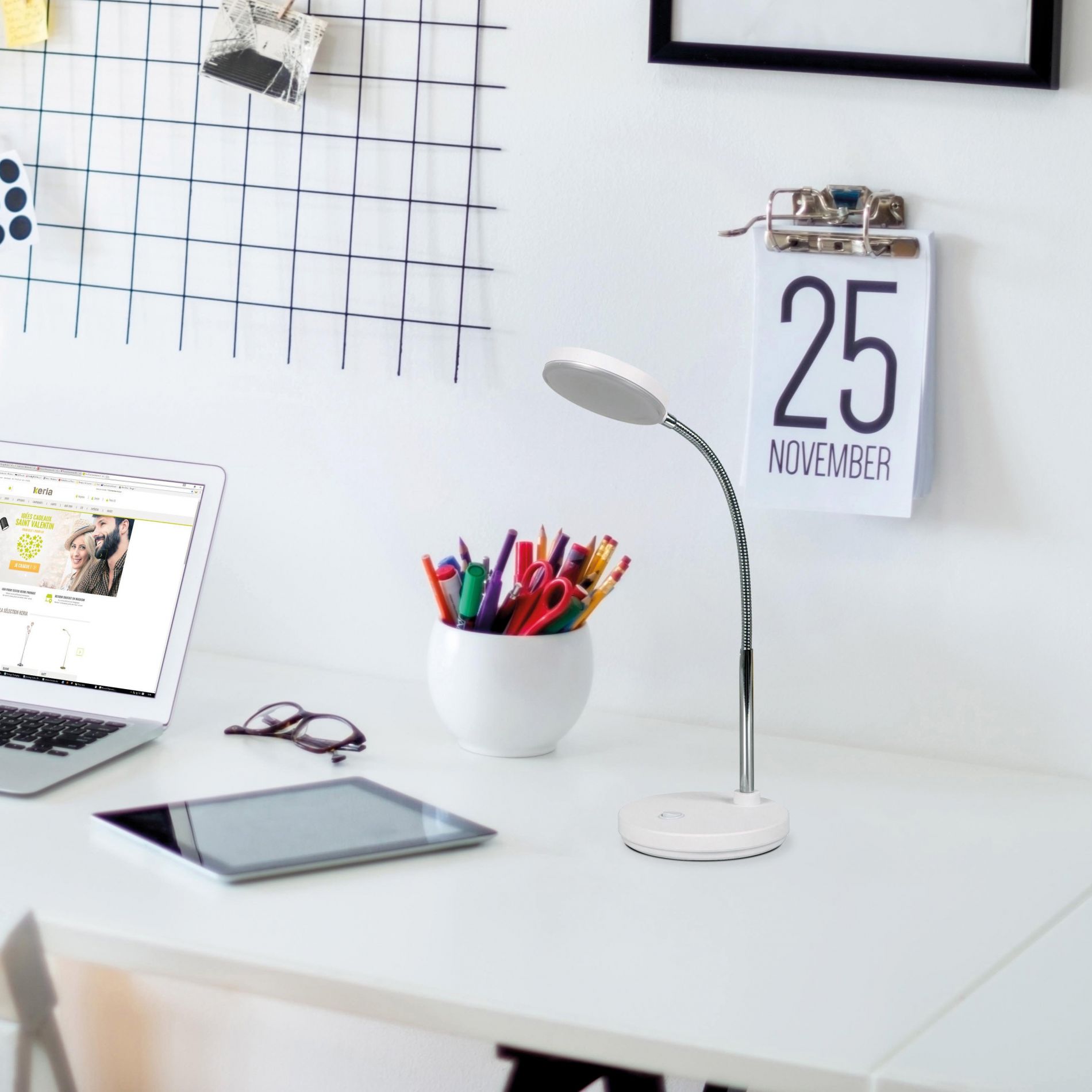 Lampe de bureau LED flexible POST en métal et PVC blanc