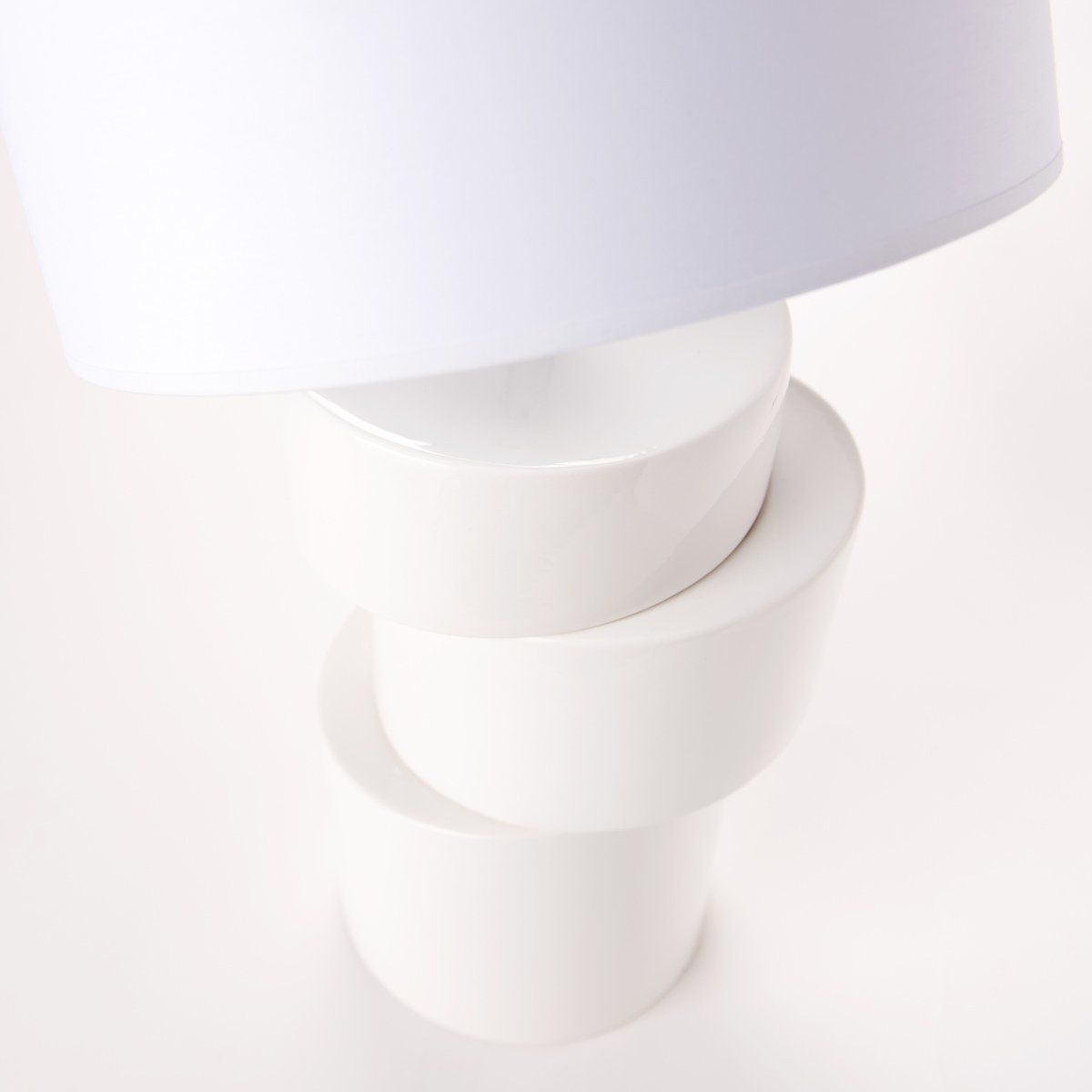 Lampe de salon SMART blanche en céramique et tissu