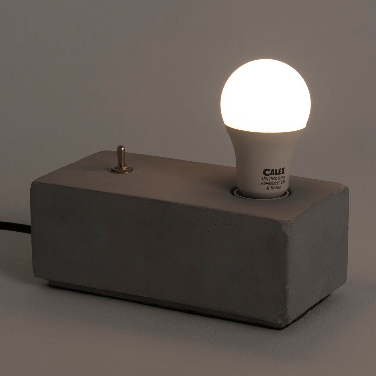 Lampe de table industrielle CONCRETE grise en béton