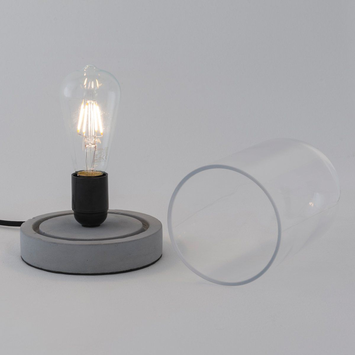 Lampe de table WILEY grise et transparente en béton et verre