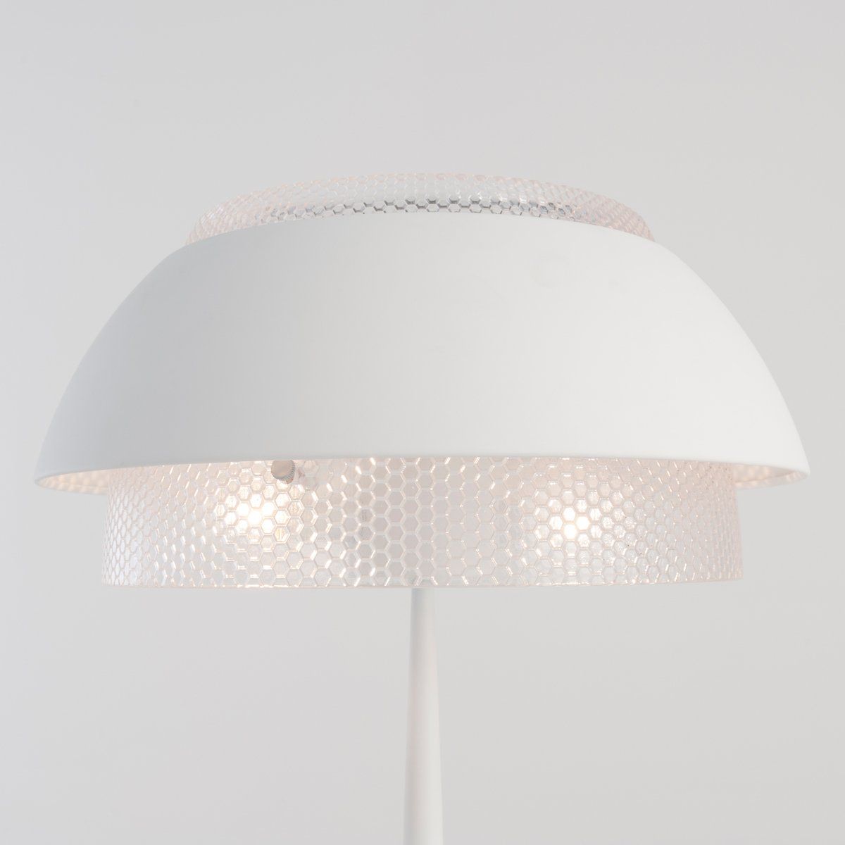 Lampe touch design LOUISE blanc mat en métal et verre