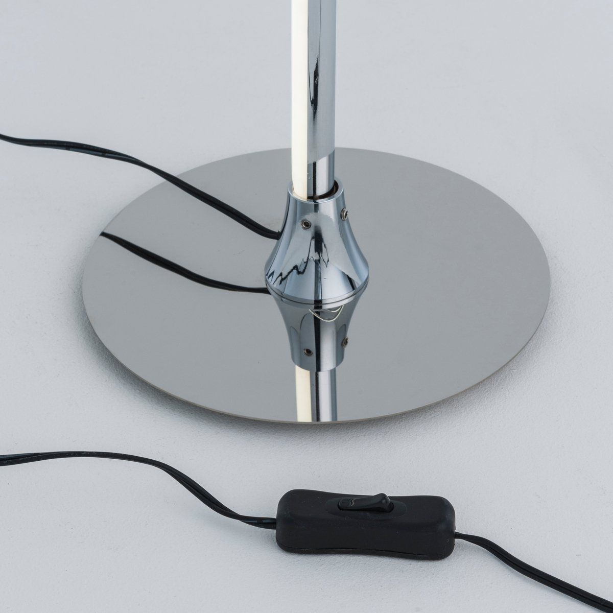 Lampe de salon LED LEA argentée en métal