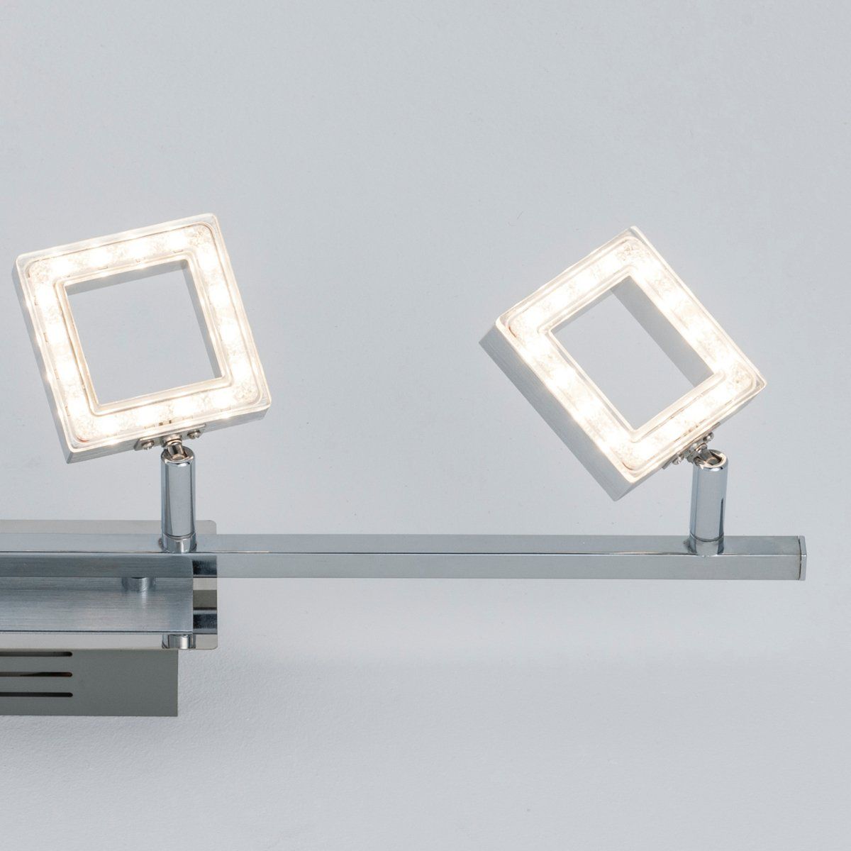 Réglette 4 spots LED orientables CUBIX argentée en métal