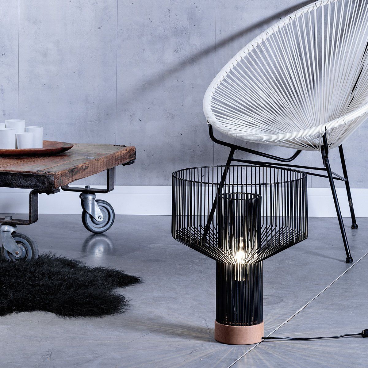 Lampe design filaire REVERSO noire en métal et bambou