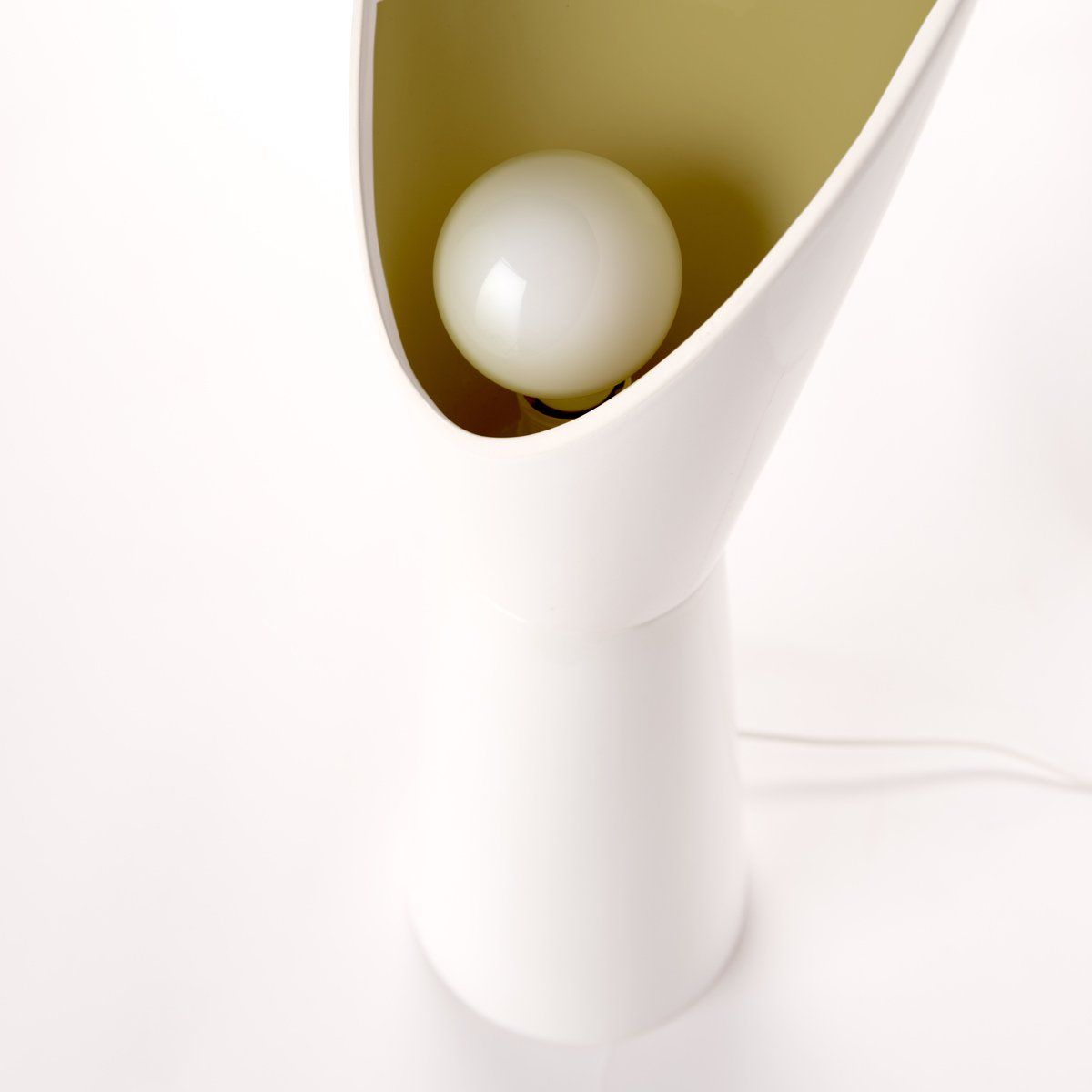 Lampe de salon ROOMY blanche intérieur champagne en céramique
