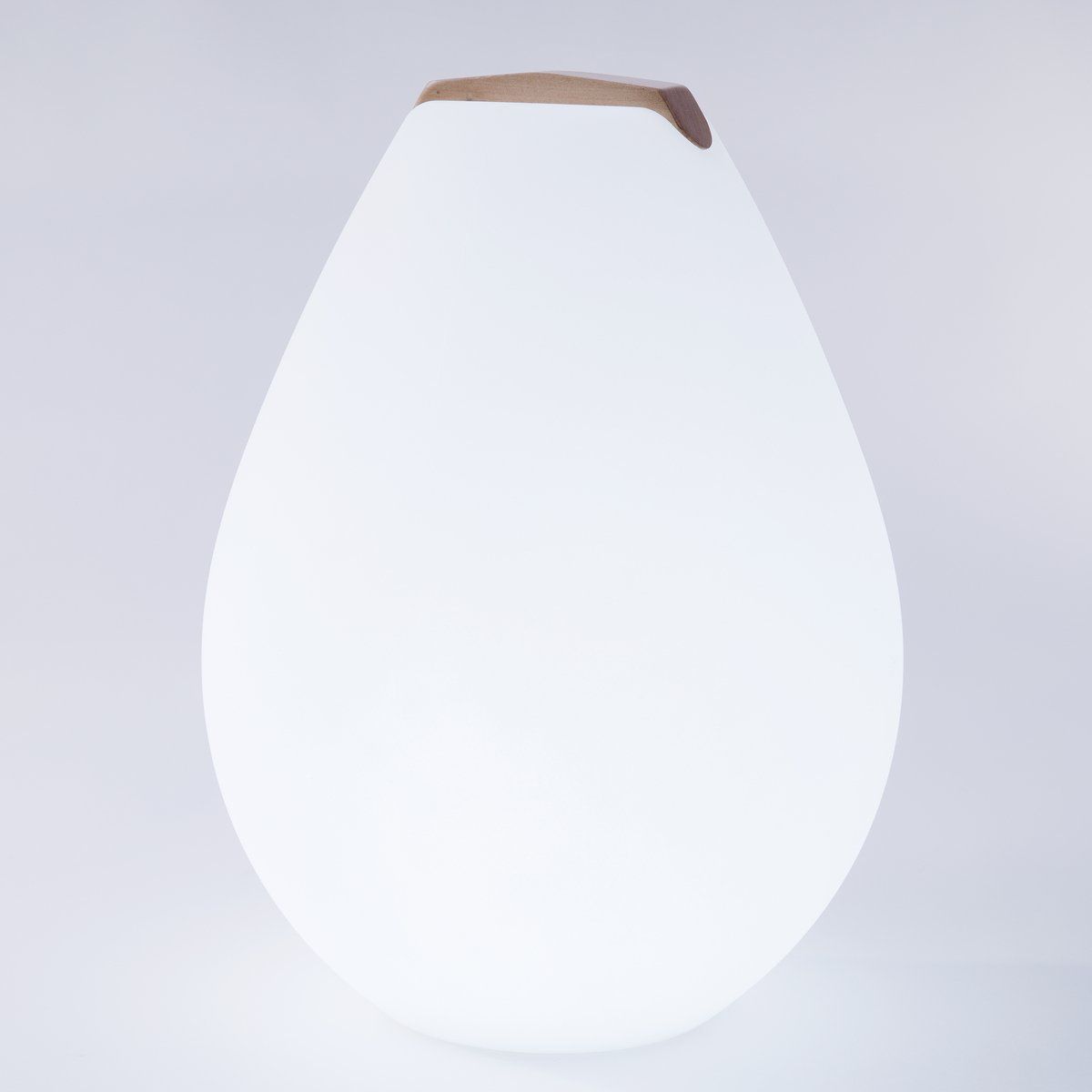 Lampe LED nomade sans fil VESSEL blanche en PVC et poignée bois