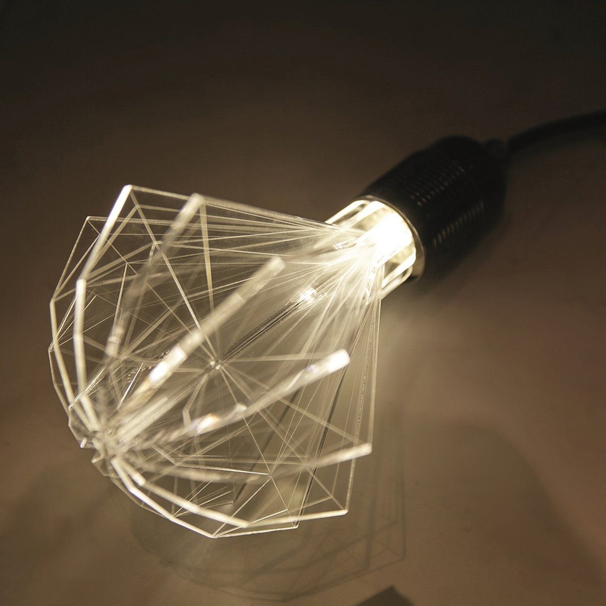 Ampoule lampe LED 3D DIAMANT transparente en plexiglass