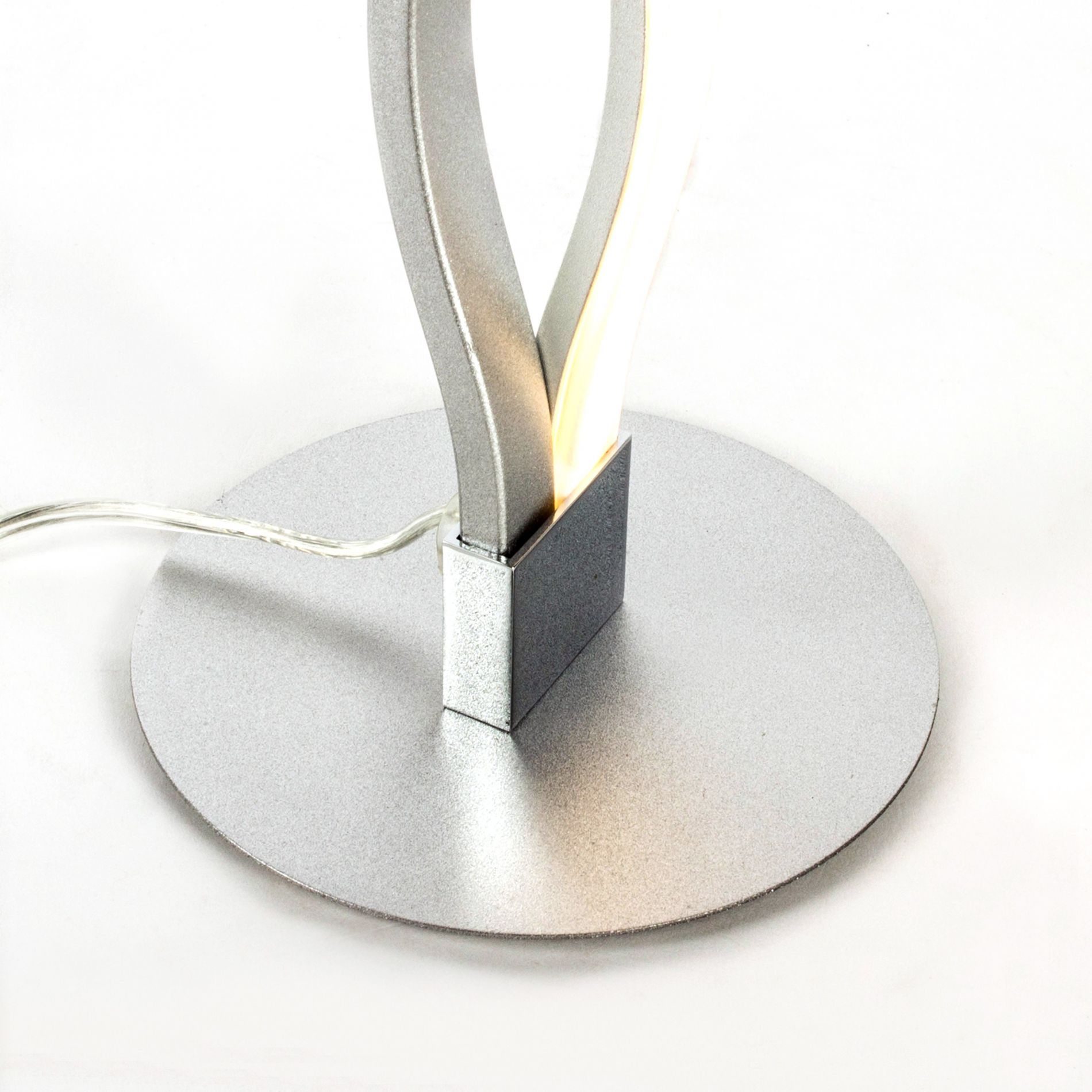 Lampe à poser design LED SAHARA en métal argenté
