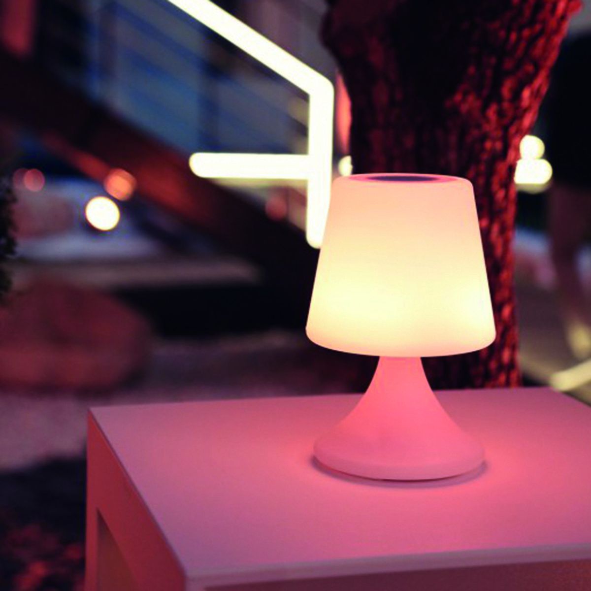 Lampe Led HANDY sans fil/Bluetooth/RGB blanche en polyéthylène mat