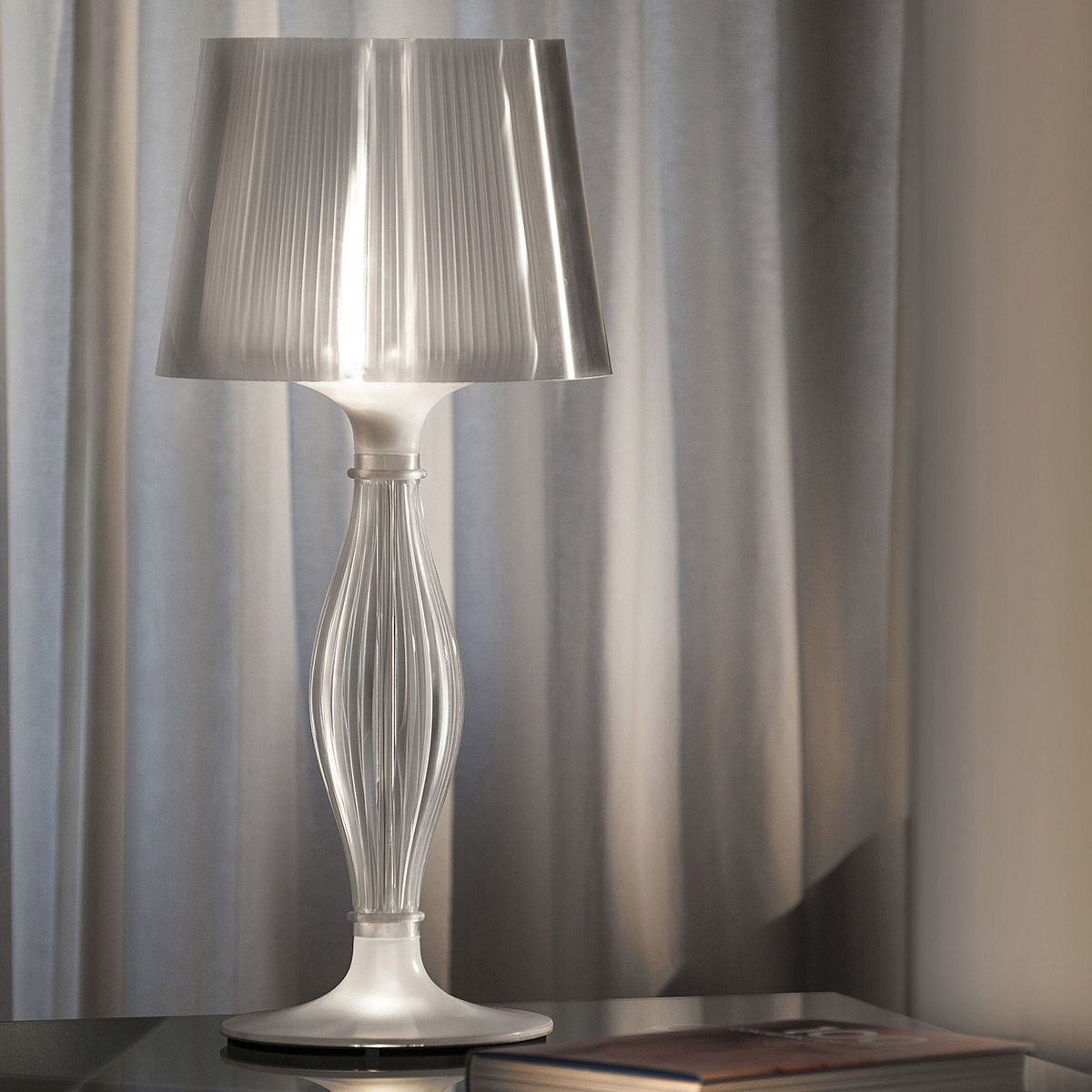 SLAMP - Lampe salon LED LIZA transparente en polycarbonate