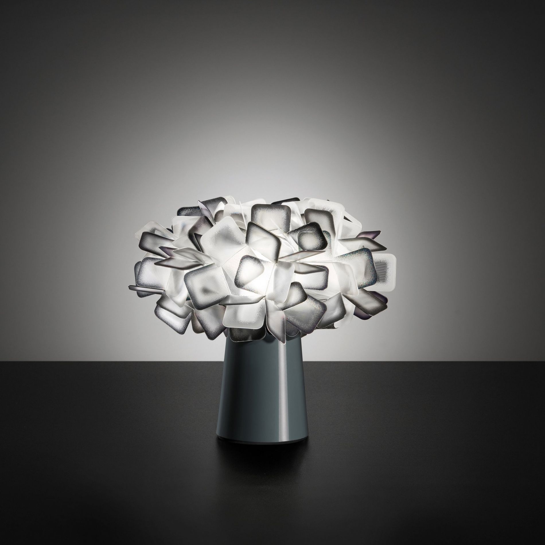 SLAMP - Lampe décorative CLIZIA blanche et noire en PVC