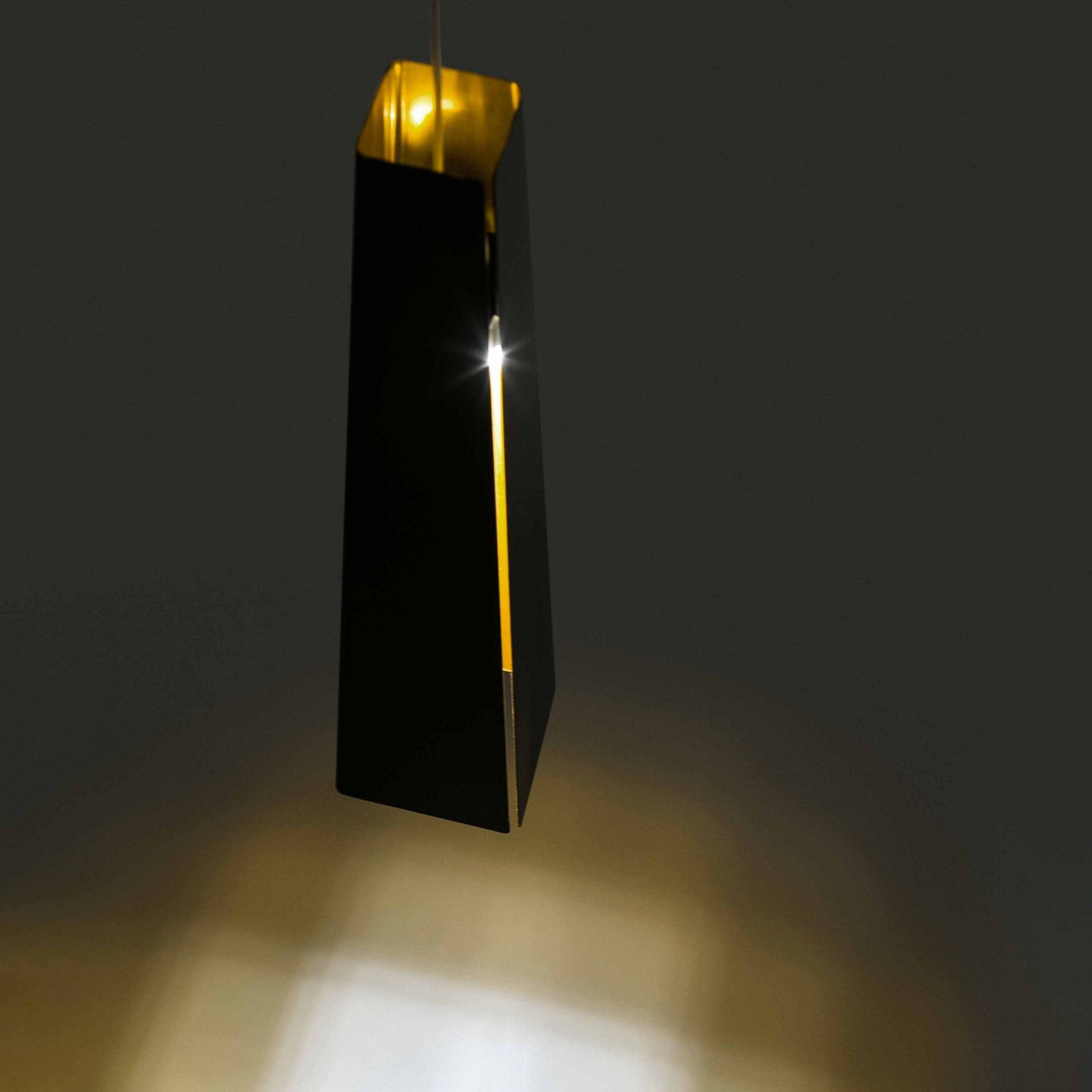 FARO - Suspension design Led PLUMA noire et or en métal