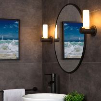 Applique murale salle de bain JAYLA en métal noir et verre opale blanc
