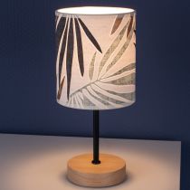 Lampe à poser HOJA en bois naturel avec abat-jour en papier peint multicolore