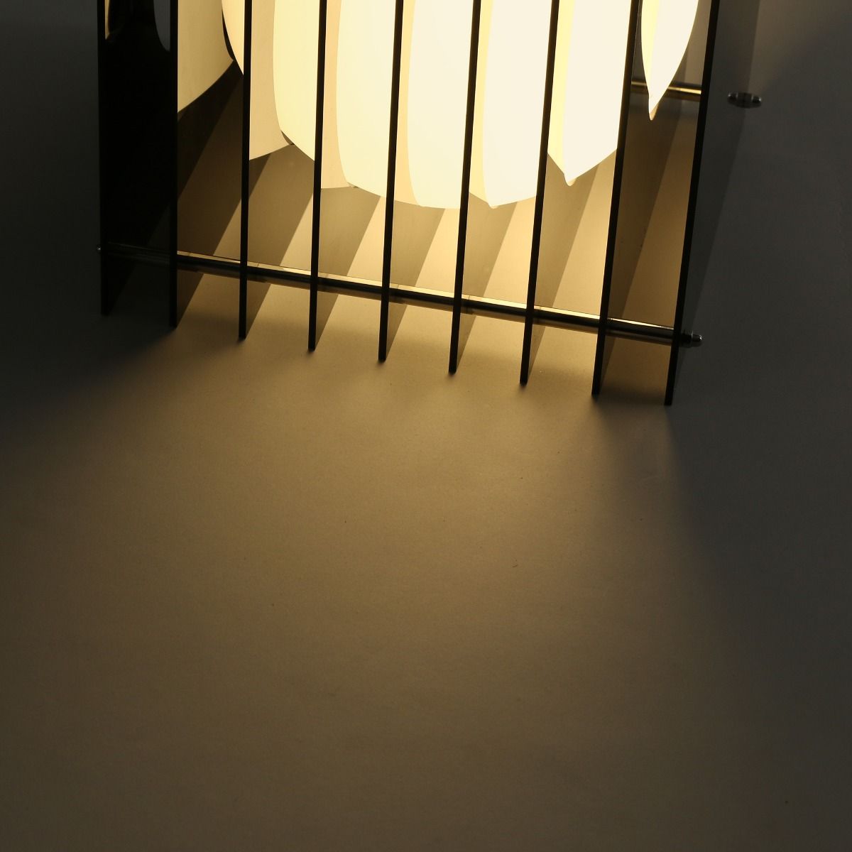 Lampe BIG SQUARE en acrylique noir/verre opal H24cm