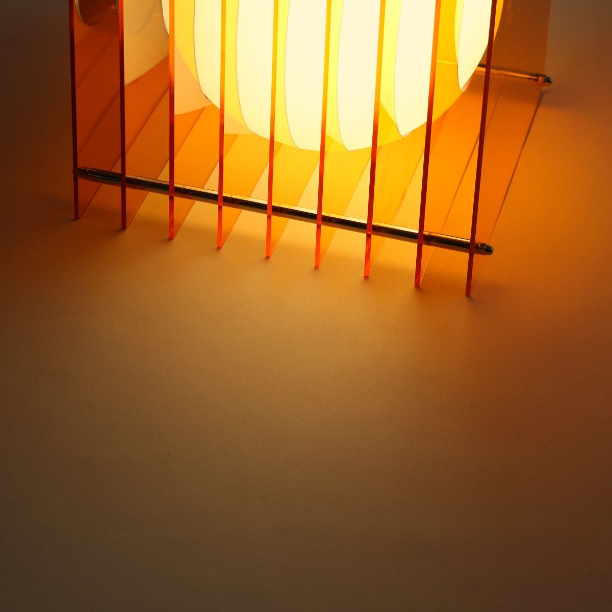 Lampe BIG SQUARE en acrylique orange/verre opal H24cm