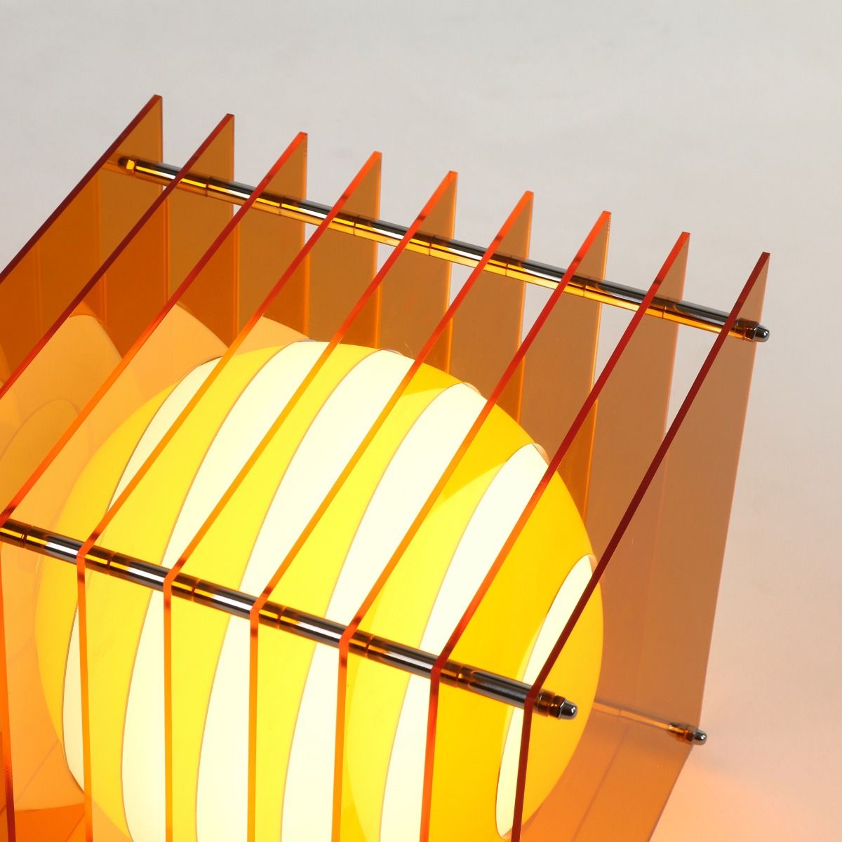 Lampe BIG SQUARE en acrylique orange/verre opal H24cm