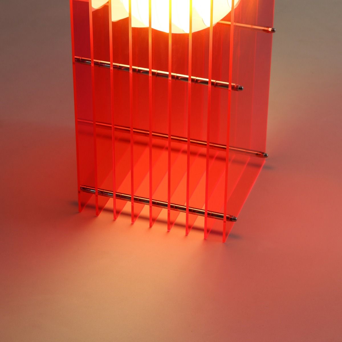 Lampe LOP SMALL RECTANGLE acrylique rose/verre opal H38cm