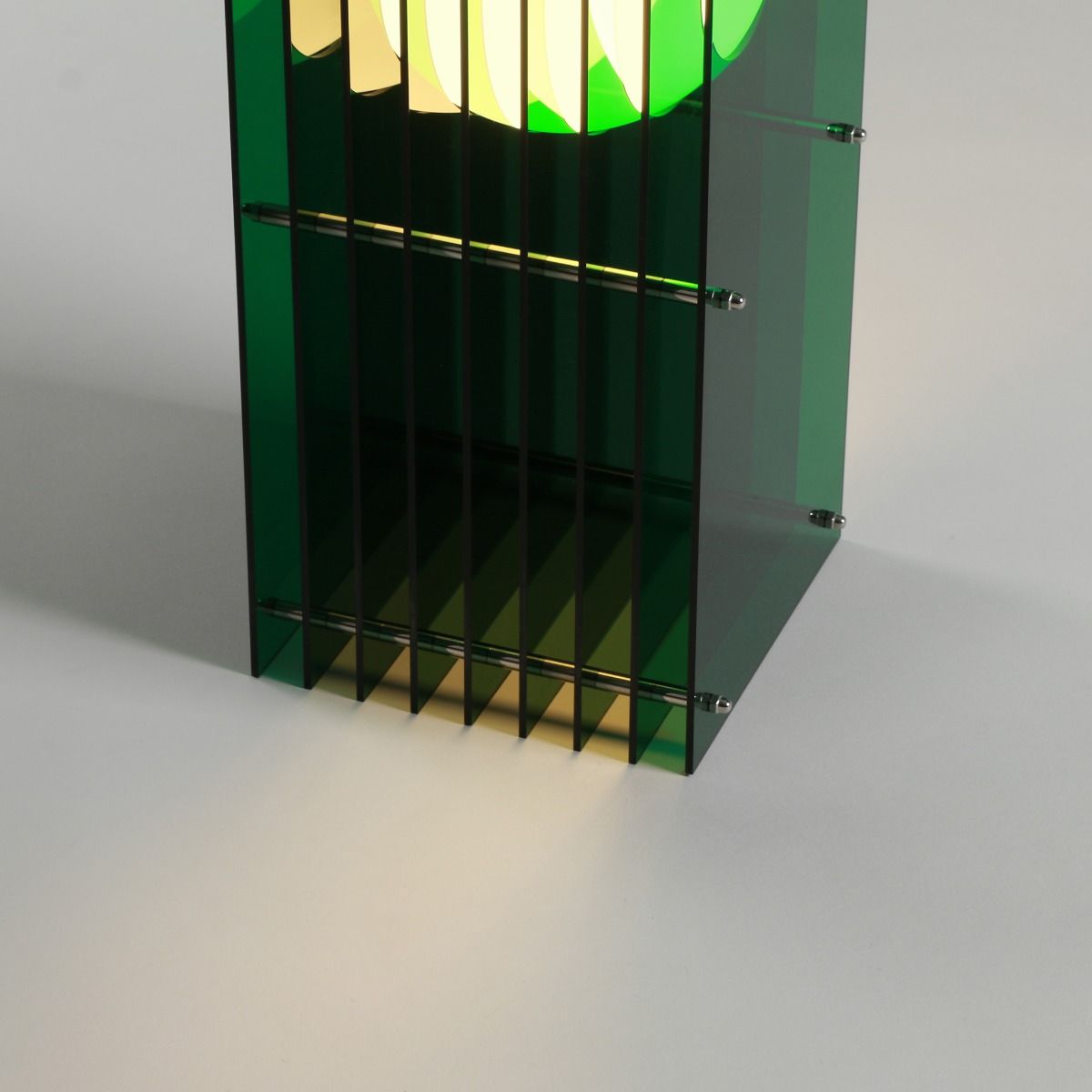 Lampe LOP SMALL RECTANGLE acrylique vert/verre opal H38cm