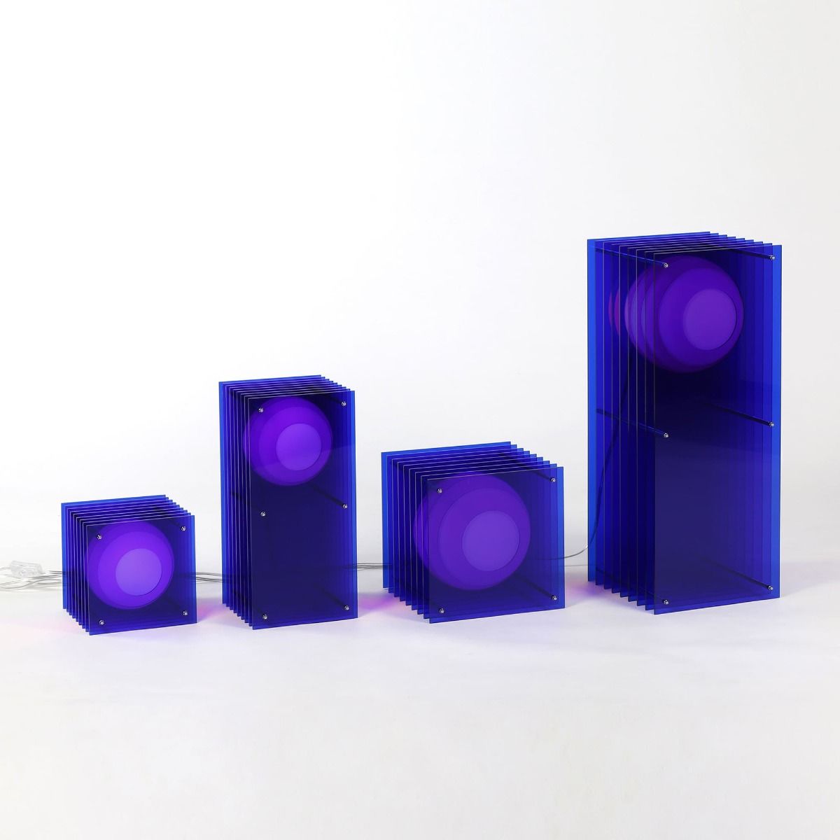Lampe LOP SMALL SQUARELED acrylique bleu/verre opal H18cm