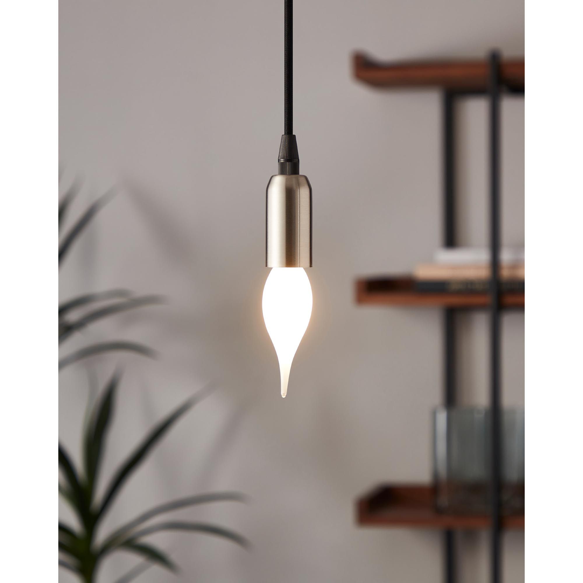 Ampoule opale LED Forme flamme coupe vent E14 4W 470 lumens 2700K