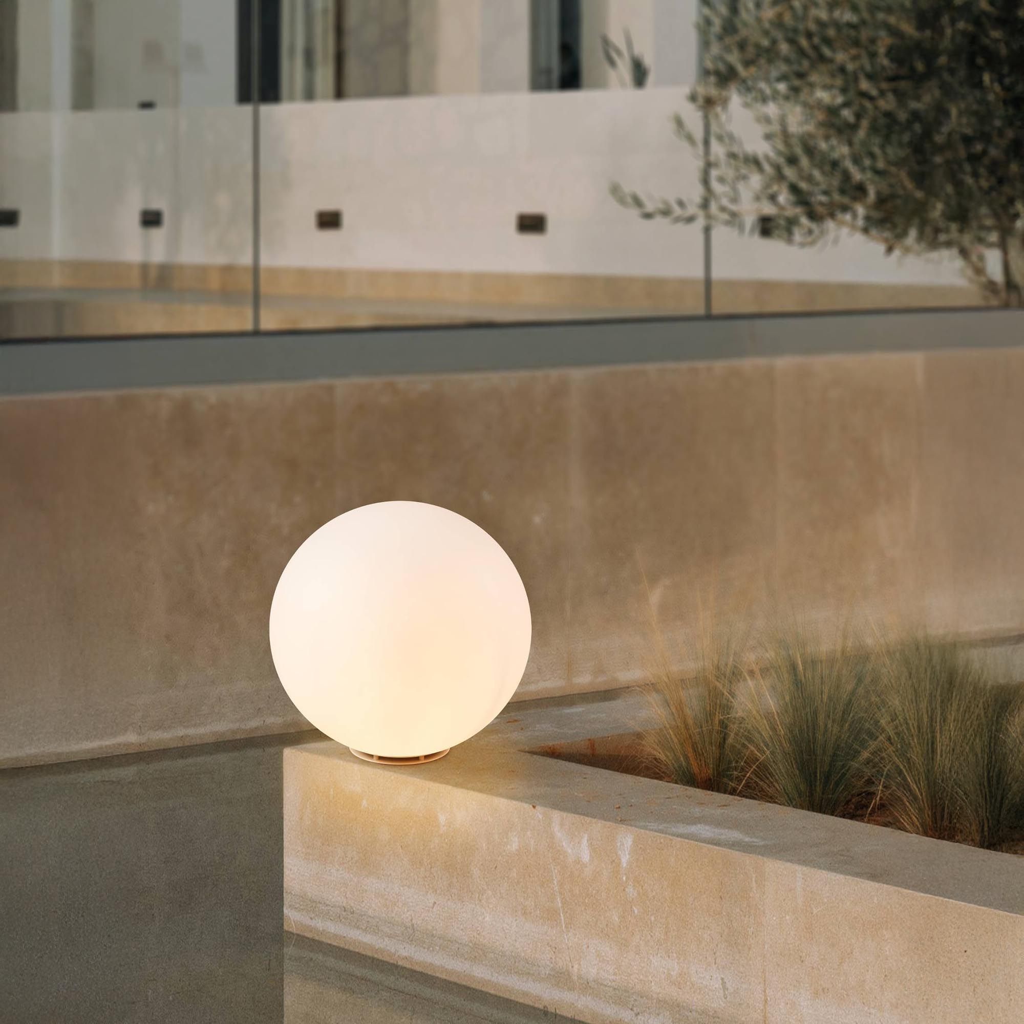 Boule lumineuse extérieure MONTEROLO verre opal Ø50cm