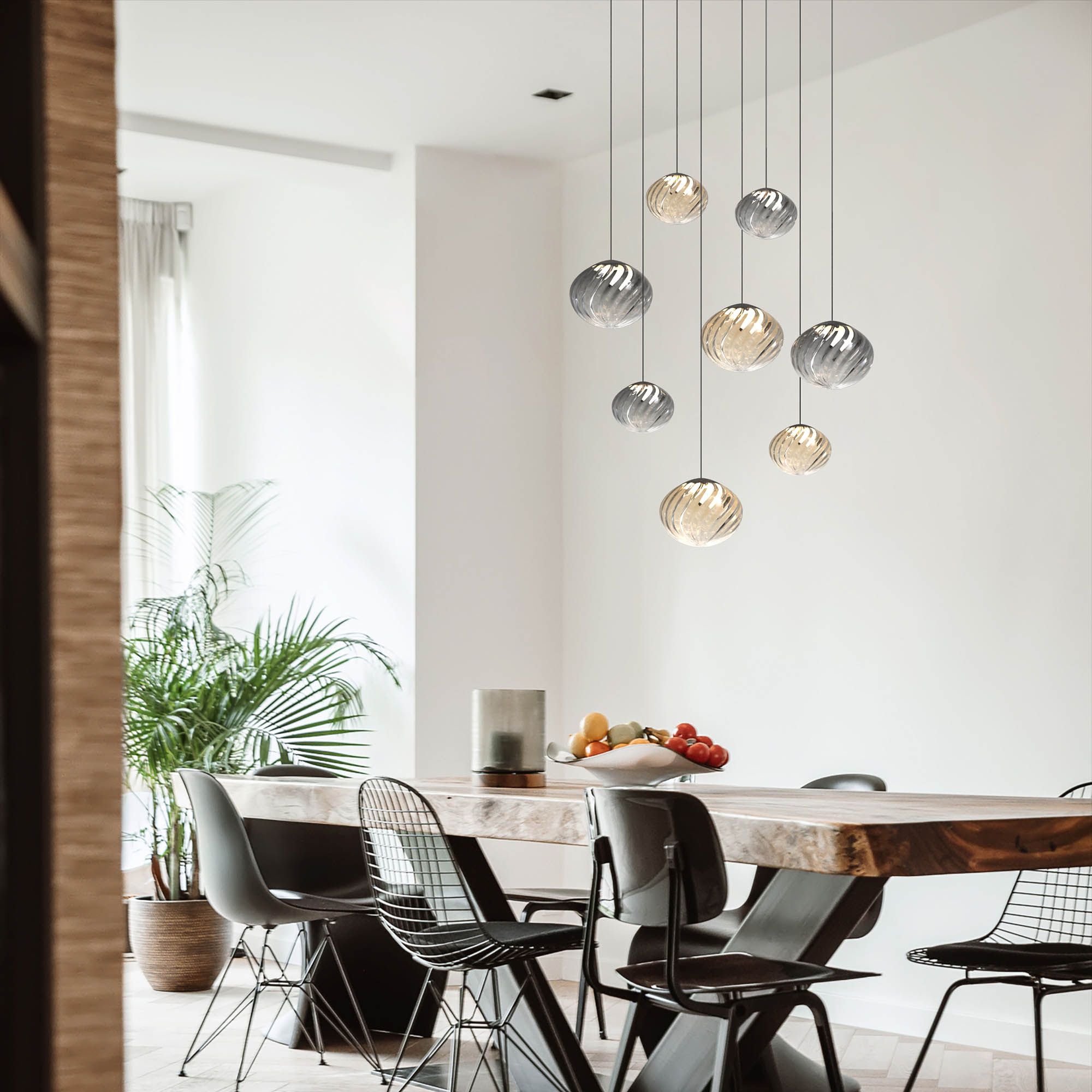 Suspension LED dimmable ETREROS 8 lumières avec télécommande verre strié fumé/ambré Ø18/24cm