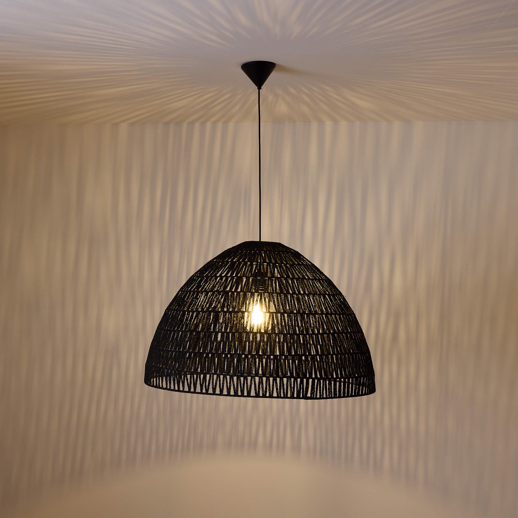 Suspension HARRY corde en papier naturel noir Ø80cm