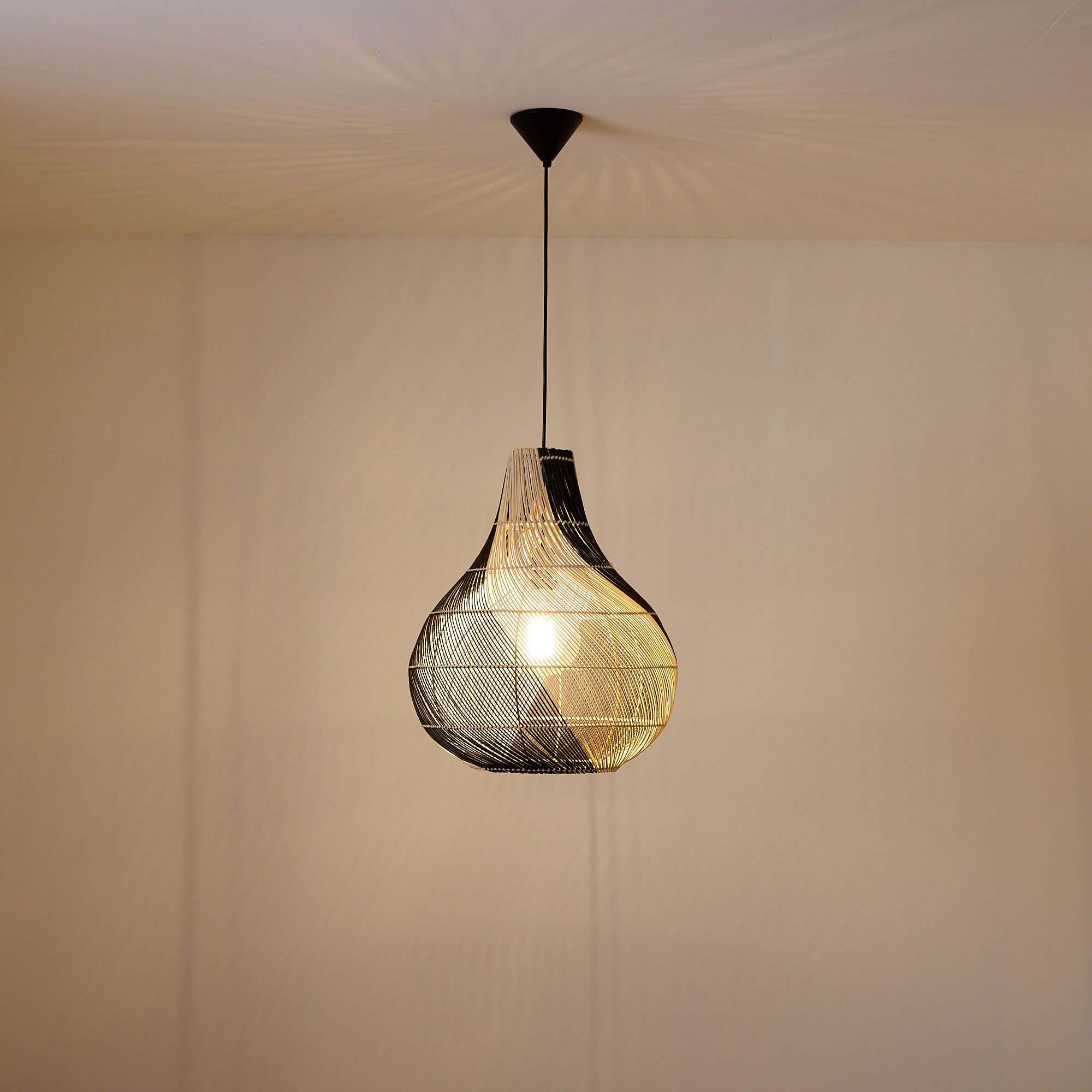 Suspension HANOI rotin blanc/noir Ø45cm