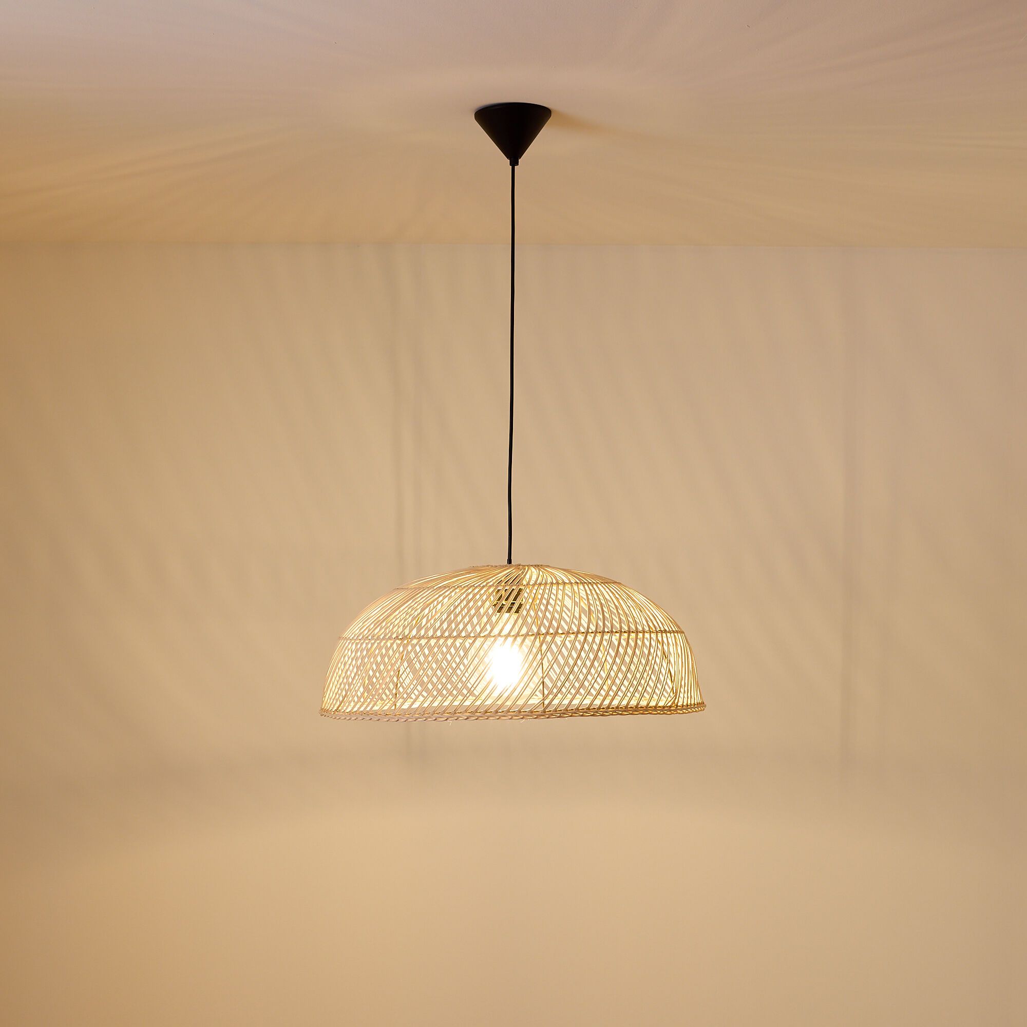 Suspension SAPA en rotin naturel Ø60cm