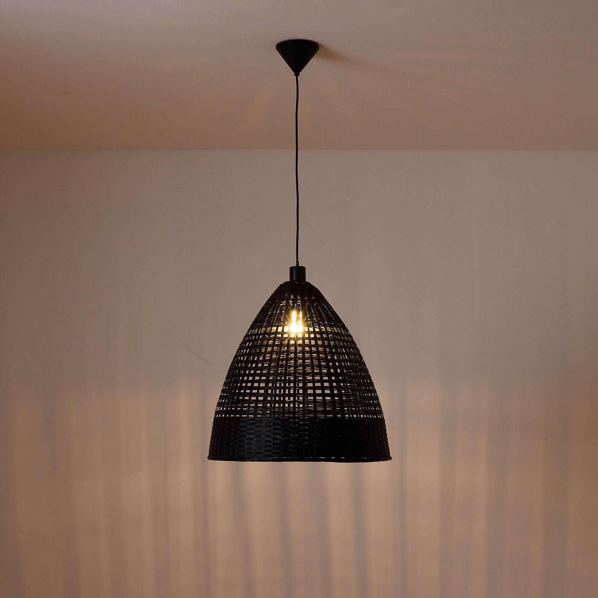 Suspension DANANG corde en papier noir Ø50cm