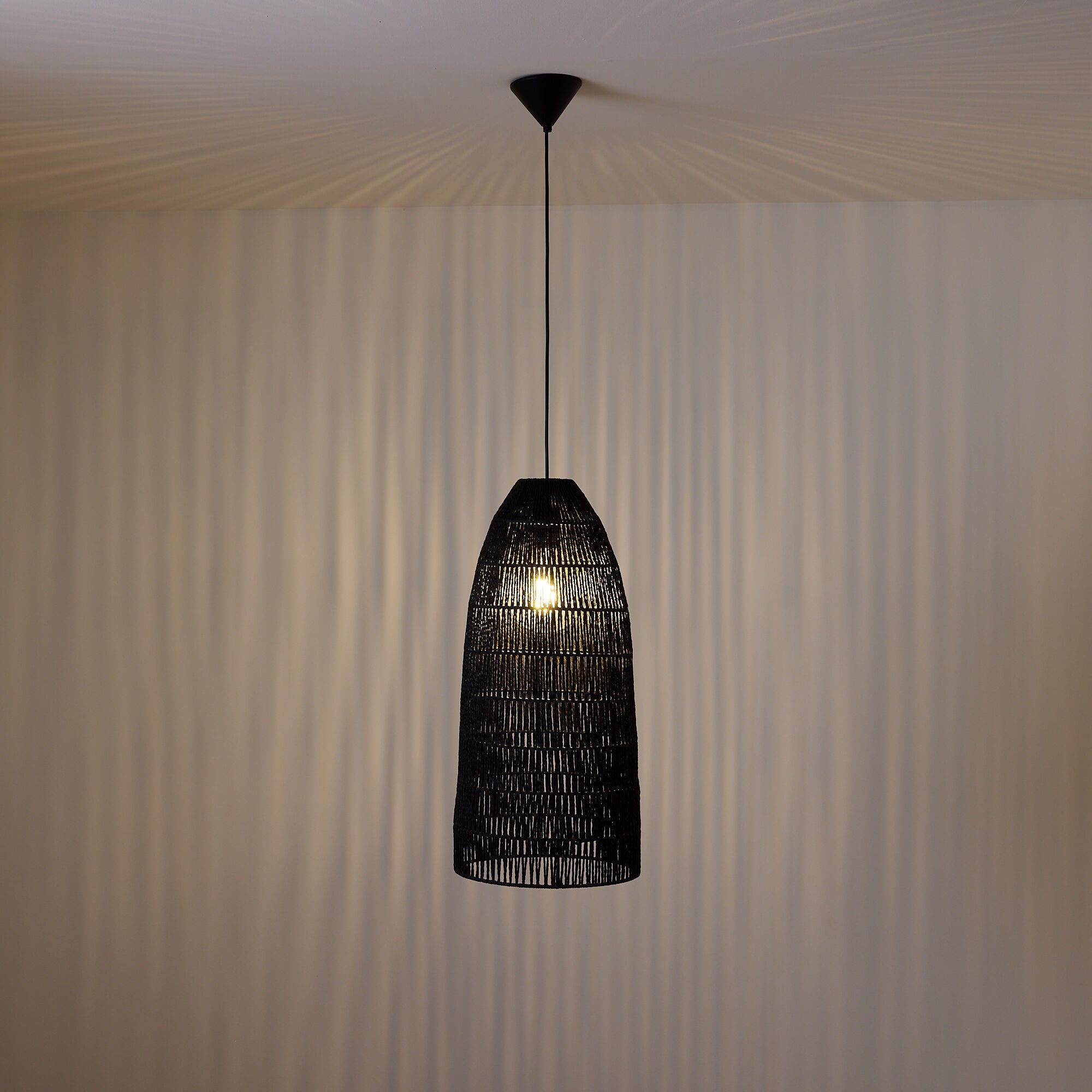Suspension HUE raphia noir Ø31cm